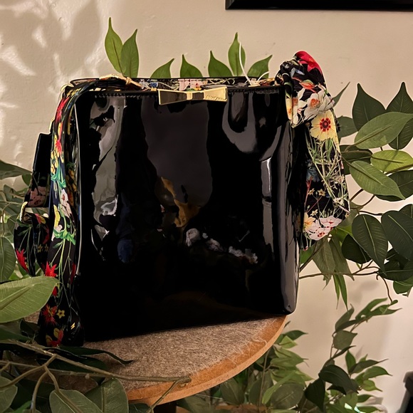 Betsey Johnson Handbags - 🎉SALE🎉LIMITED TIME🎉 NWT Betsey Johnson Black Patent Bucket Bag